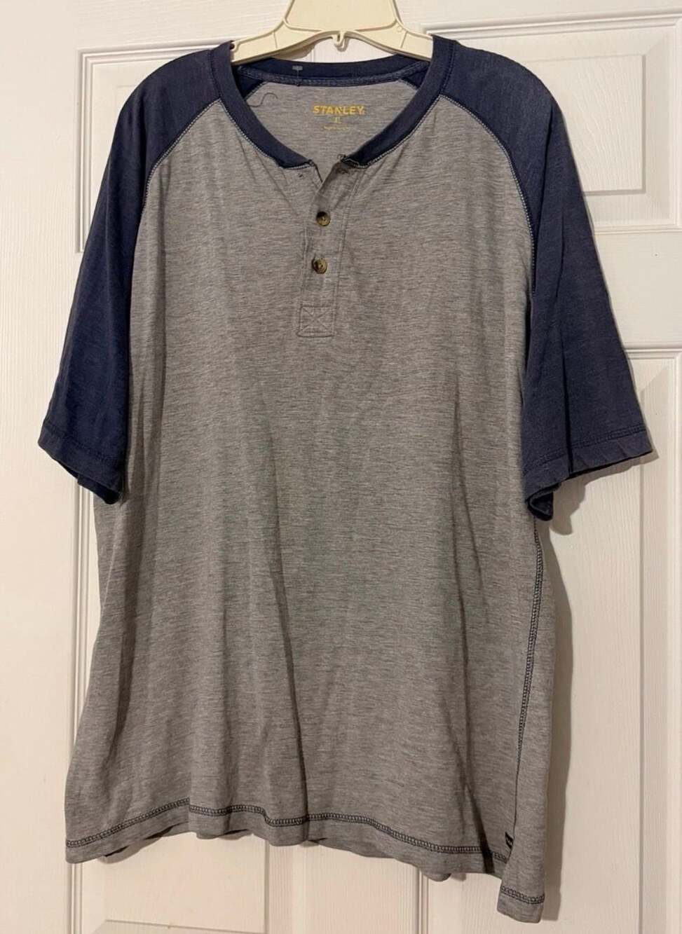 Stanley Henley Shirt Size XL Gray Blue Short Sleeve Raglan